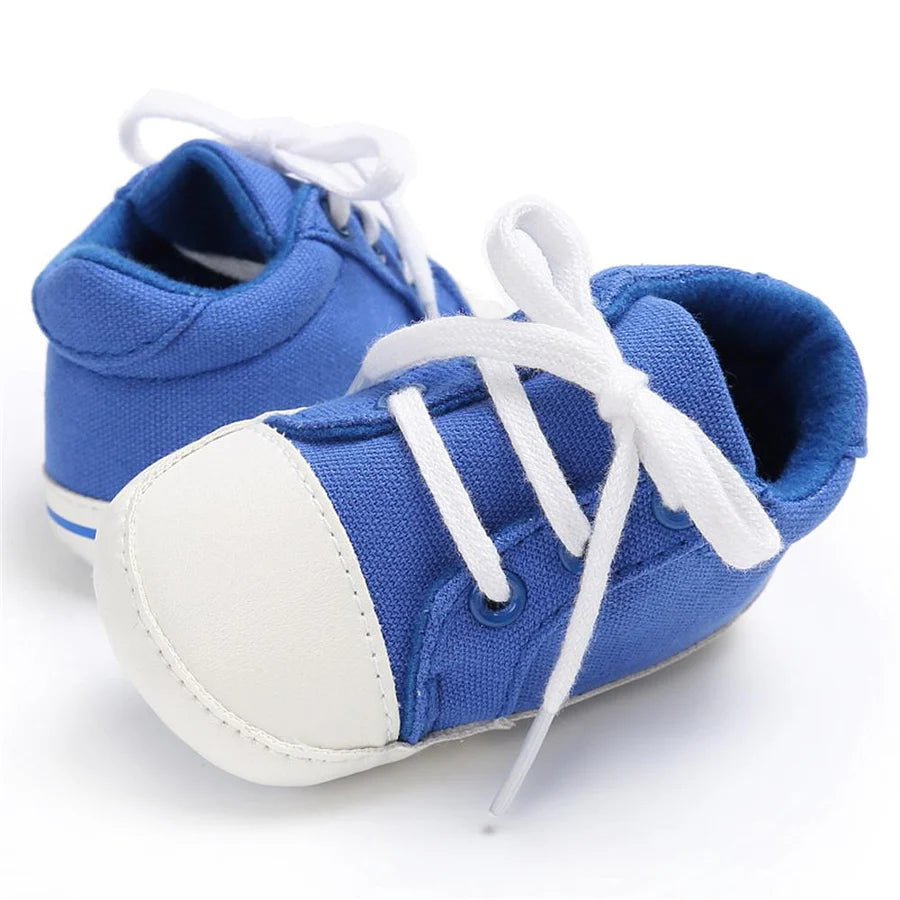 Unisex Canvas Lace Up Solid Sneakers